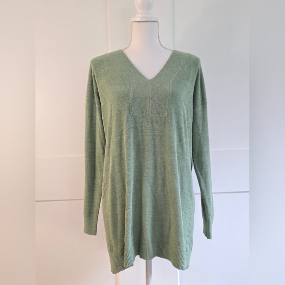 Barefoot Dreams Women's Green V-Neck Sweater Top - Picture 1 of 9